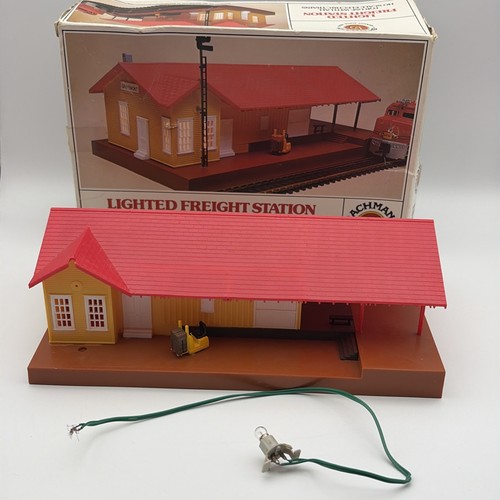 Bachmann lighted freight - bachmann,
